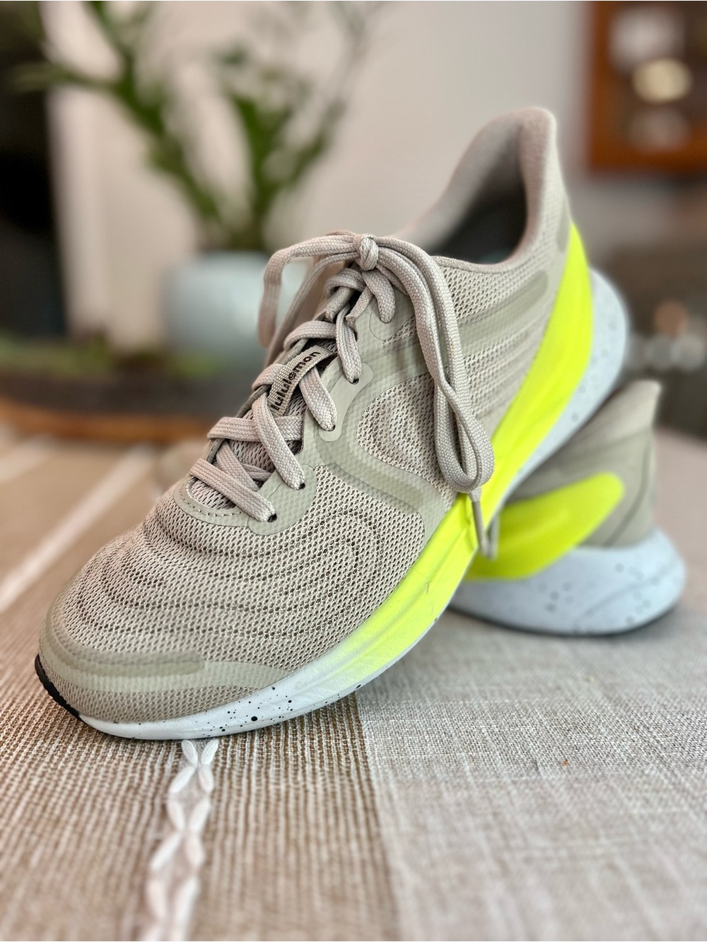 🍋 Lululemon Blissfeel Run 2 Womens 8 Running Shoes Beige Yellow Athletic Sneaker